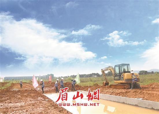 工人们正在施工。.jpg