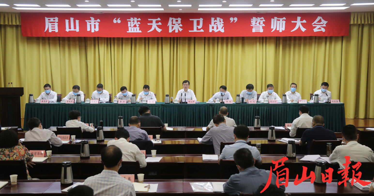 3月19日,全市"蓝天保卫战"誓师大会召开,市委书记胡元坤出席并讲话.