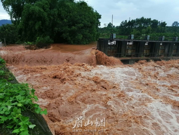 万胜镇万新村石河堰桥。