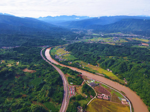 旅游道路更通畅。