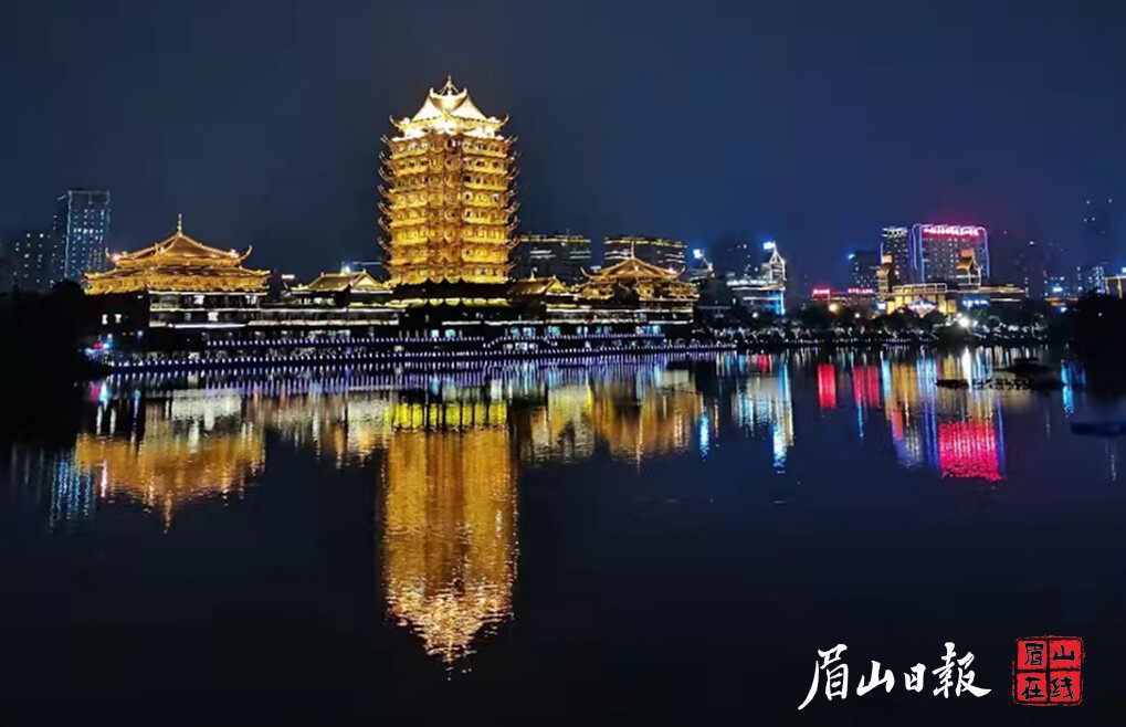 远景楼夜景。