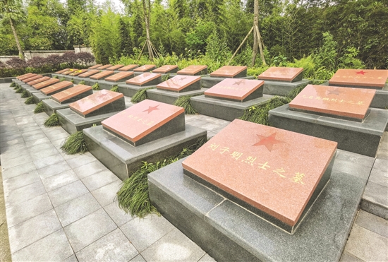 72烈士之墓图片