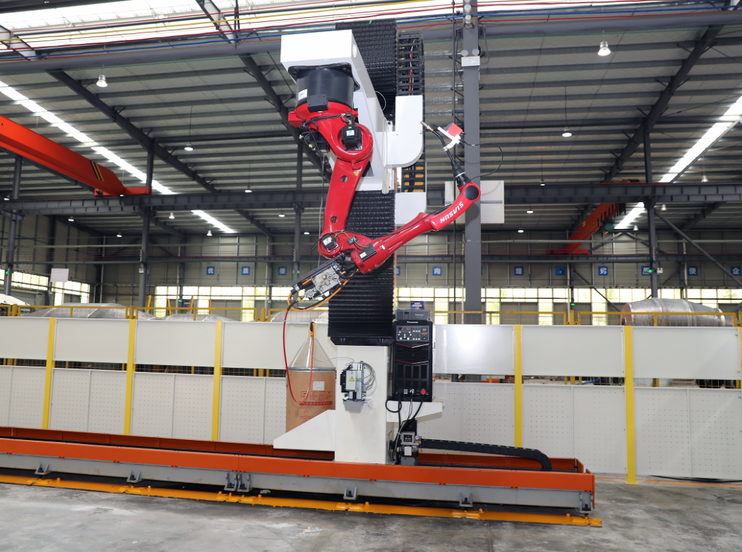 四川川运重工机械有限公司生产车间机械臂。