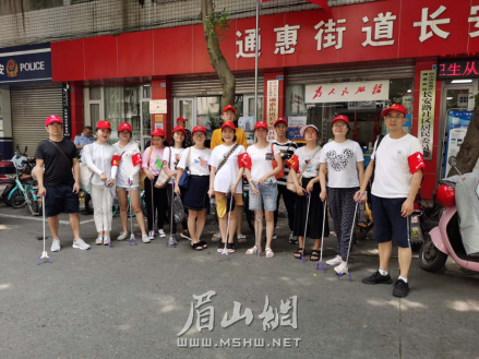 眉山日报社志愿者在通惠街道长安路社区开展志愿服务活动。.png