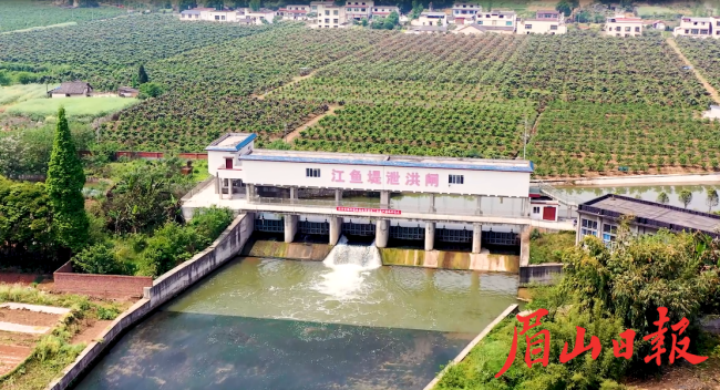 济堰江鱼堤泄洪闸。