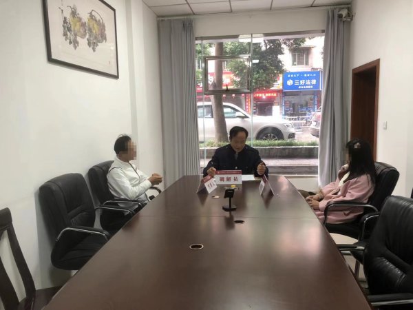  调解现场。