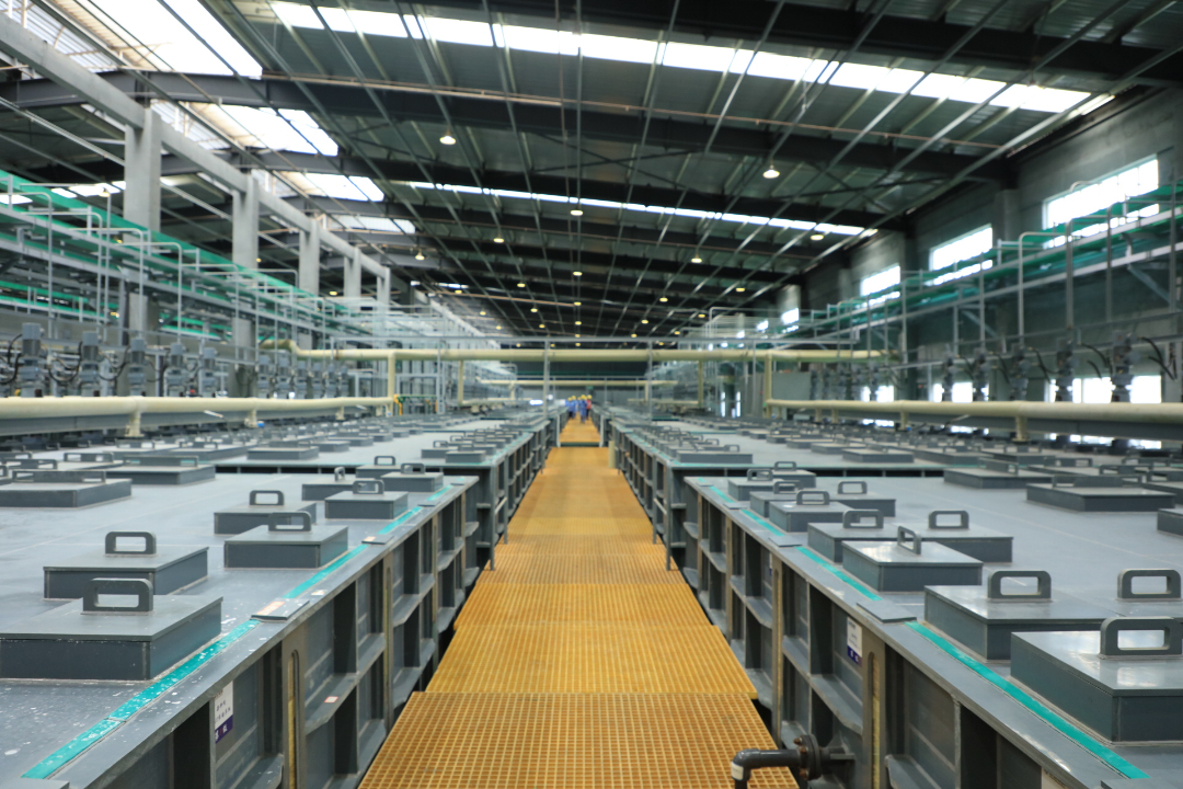 四川顺应动力电池材料有限公司的萃取车间生产车间