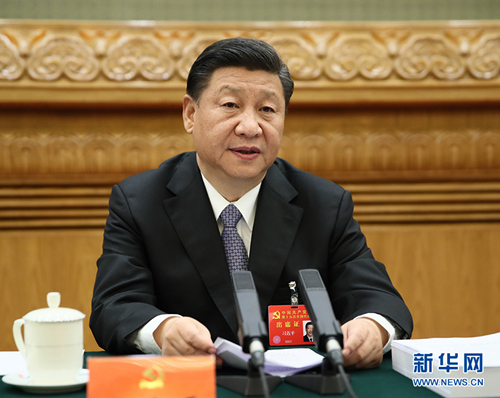 10月23日，中国共产党第十九次全国代表大会主席团在北京人民大会堂举行第四次会议。
习近平同志主持会议。新华社记者 兰红光 摄