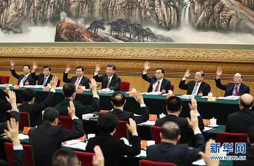 10月23日，中国共产党第十九次全国代表大会主席团在北京人民大会堂举行第四次会议。
习近平、李克强、张德江、俞正声、刘云山、王岐山、张高丽等出席会议。新华社记者 兰红光 摄